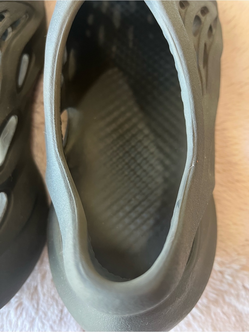 Yeezy Foam Runner in Charcoal Gray - Picture 6 of 7